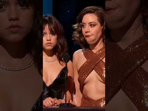 Jenna Ortega and Aubrey Plaza's chemistry is off the charts as they present  at 2023 SAG Awards; Fans REACT