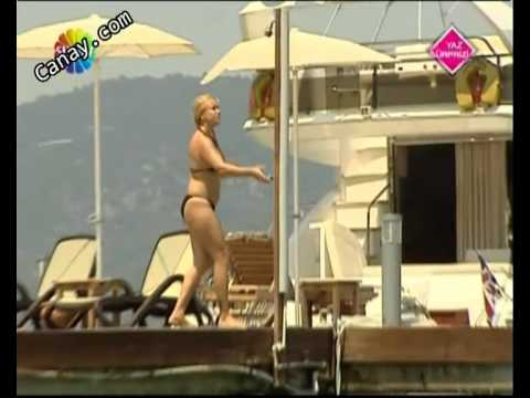 Yeliz Yeşilmen bikiniyle tatilde