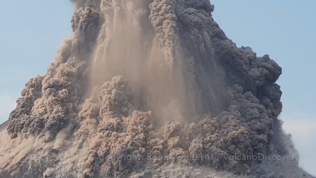 Krakatoa volcano explodes: spectacular huge eruption two months before 2018 tsunami