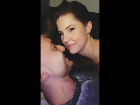 AMANDA CERNY HOT KISS WITH HER BOYFRIEND | BEDROOM KISS