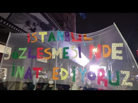 İstanbul Taksim'de Kadınlar, 25 Kasım İçin Taksim Tünel'e Ulaştı ! Taksim Kadın Yürüyüşü