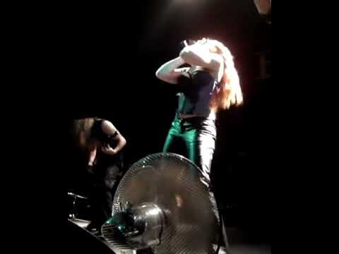 Simone Simons Epica Headbanging and sexy moves ???? ( The Obsessive Devotion live 2007)