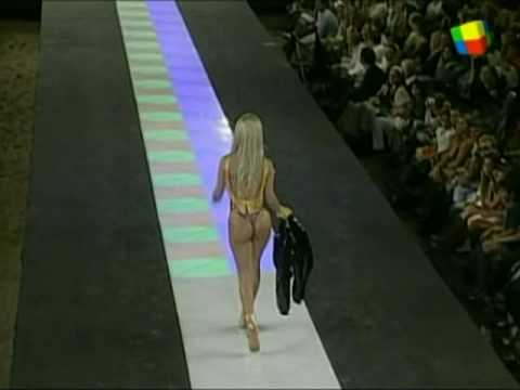 Alejandra Maglietti seksi yürüyüş