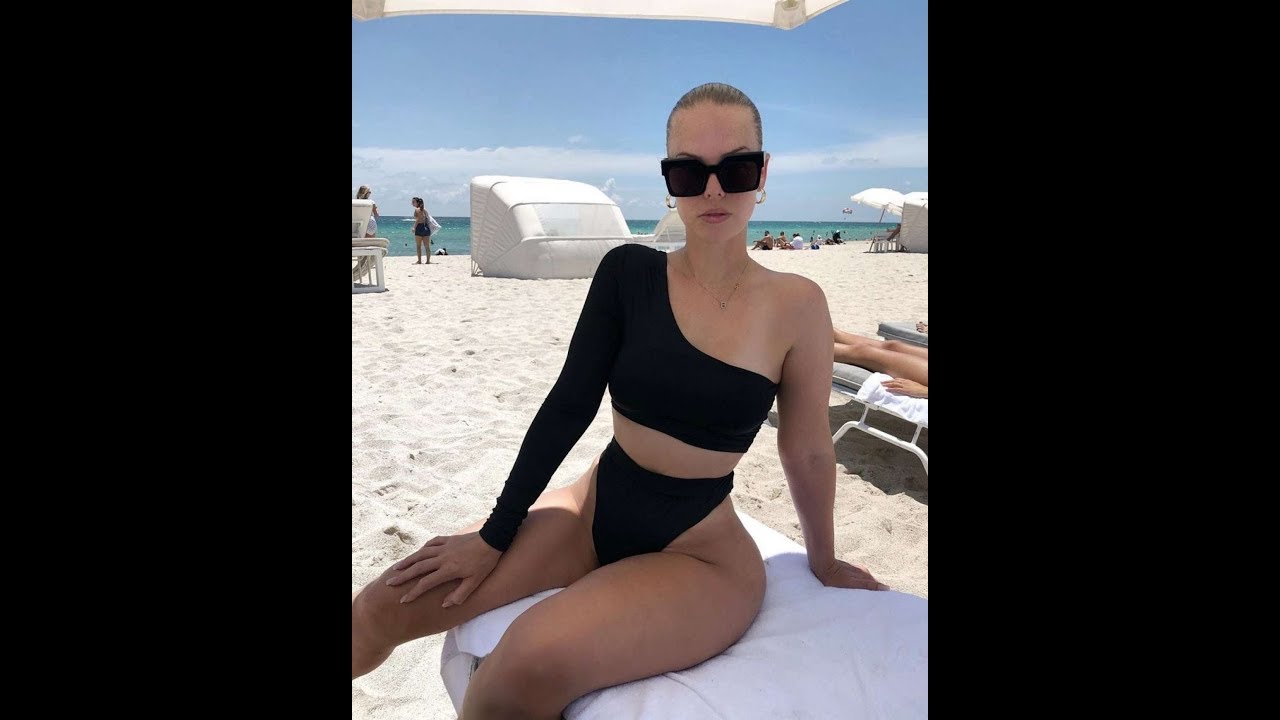 Bianca Elouise – Spotted on a beach in Miami