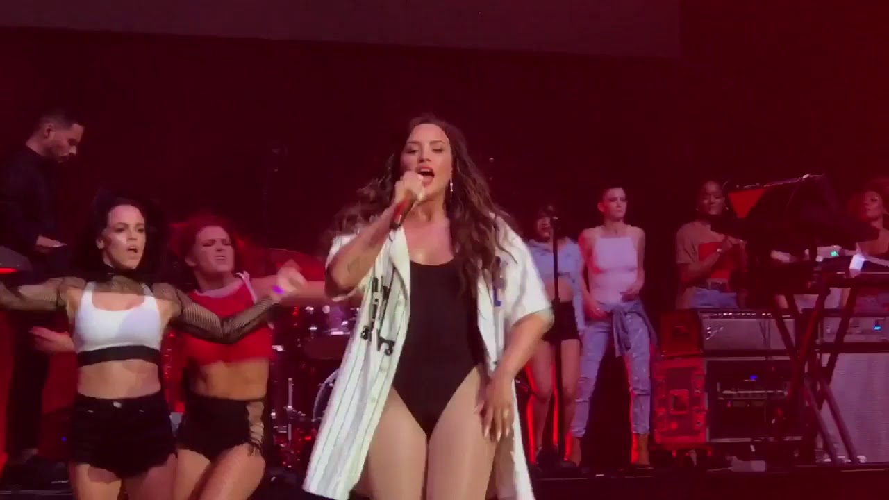 DEMİ LOVATO - SORRY NOT SORRY (LİVE ON HOT 100 FESTİVAL) - AUGUST 19