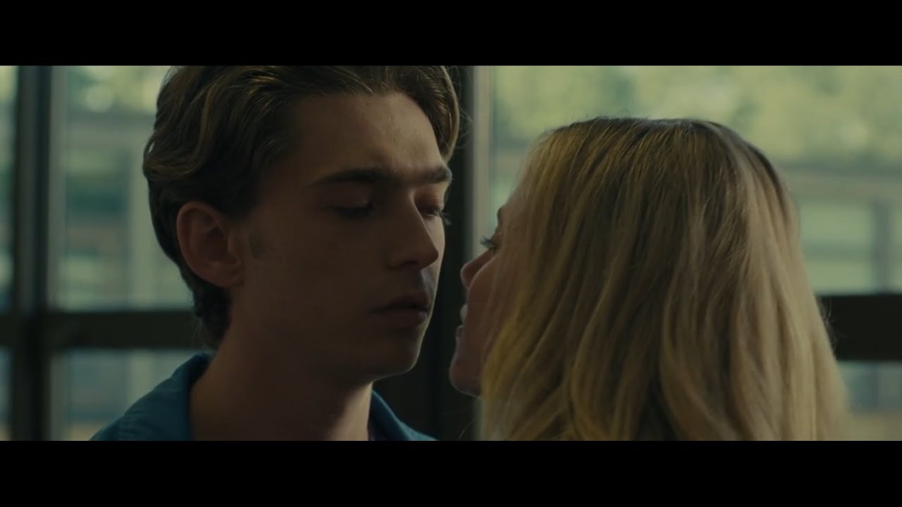 Lily Reinhart hottest kissing scene in chemical Hearts #7