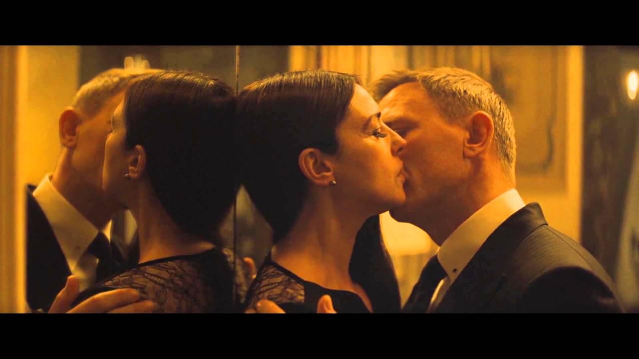 Spectre - James Bond salva a Sra. Lucia (Mónica Bellucci)