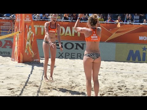women beach volleyball