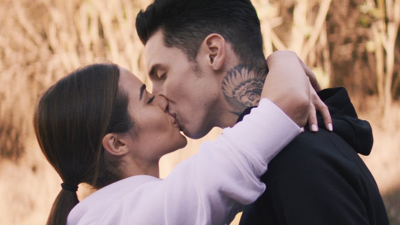 Paradise City / Kissing Scenes — Johnny and Gretchen (Andy Biersack and Olivia Culpo)