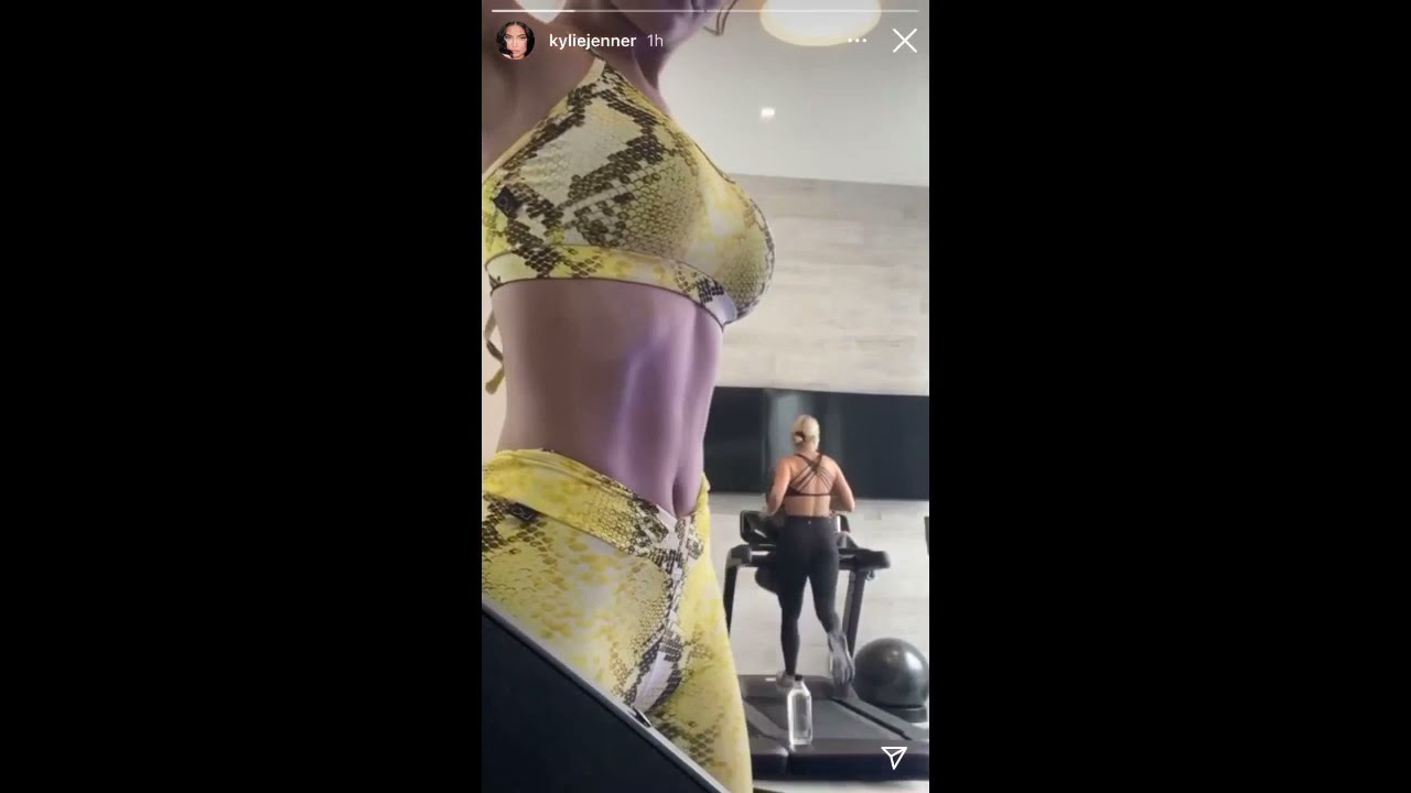 Kylie Jenner Ass Jiggling
