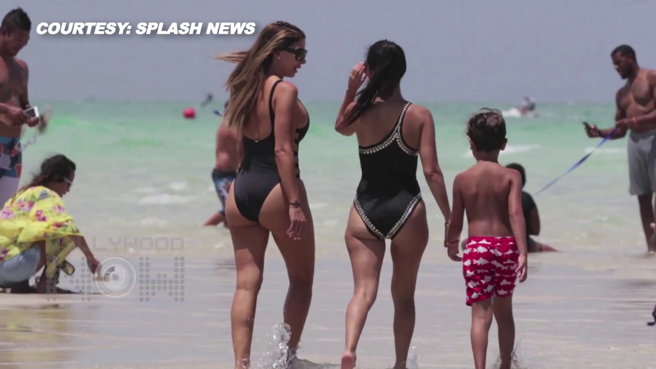HOT!! Kourtney Kardashian FLASHES BUNS In Bikini