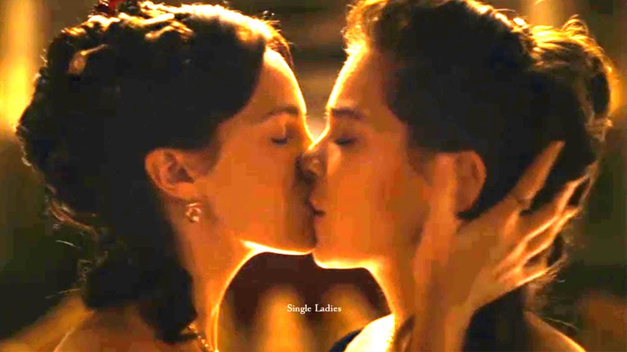 Dickinson 2x06 / Kissing Scenes - Emily and Sue Lesbian Couple ( Hailee Steinfeld & Ella Hunt )