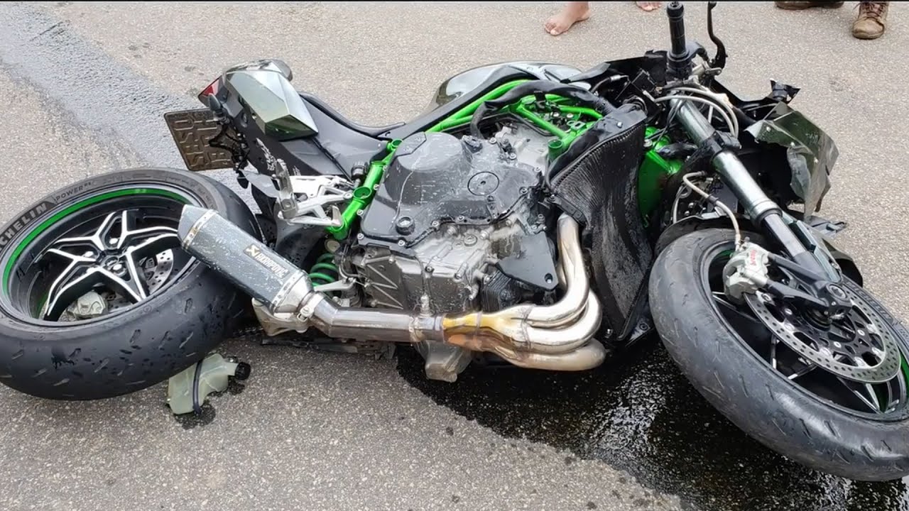 Most powerful motorcycle crash? NINJA H2 - [Bad motorcycle riders] Ep. 1