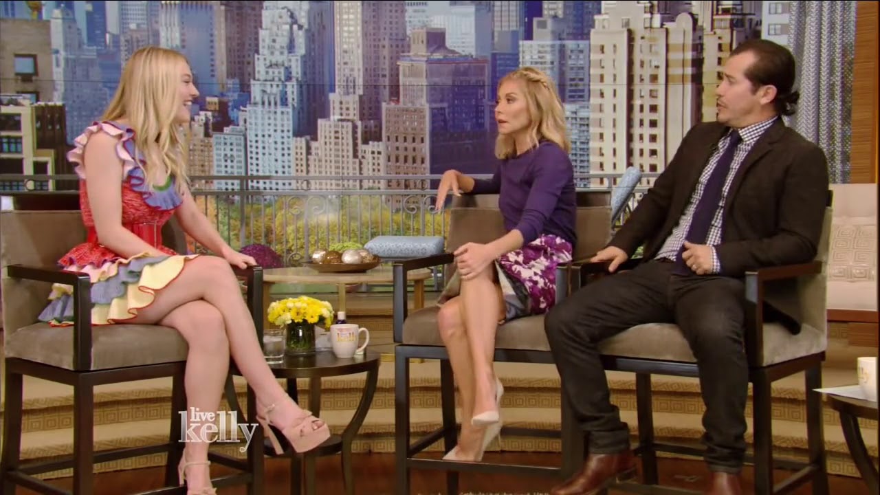 Dakota Fanning Sexy Legs on Live with Kelly