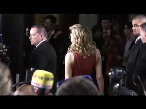 COURTNEY LOVE LOOKS HOT AT THE WALL STREET 2 RED CARPET - BRAD BLANKS BEHİND THE SCENES