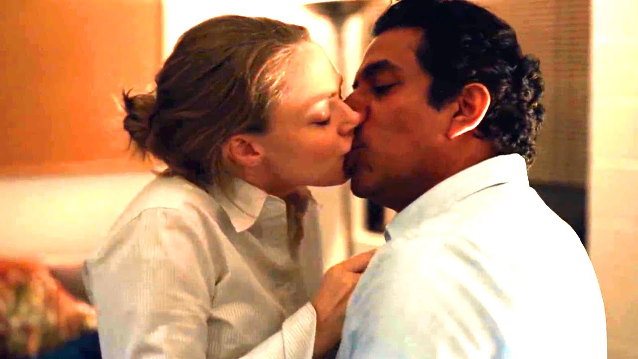 THE DROPOUT / KİSS SCENE - ELİZABETH AND SUNNY ( AMANDA SEYFRİED AND NAVEEN ANDREWS )