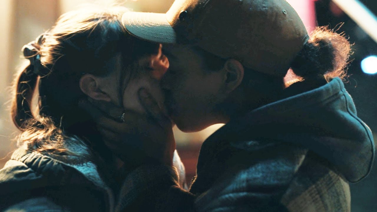 Dopesick / Kiss Scenes — Betsy and Grace (Kaitlyn Dever and Cleopatra Coleman)