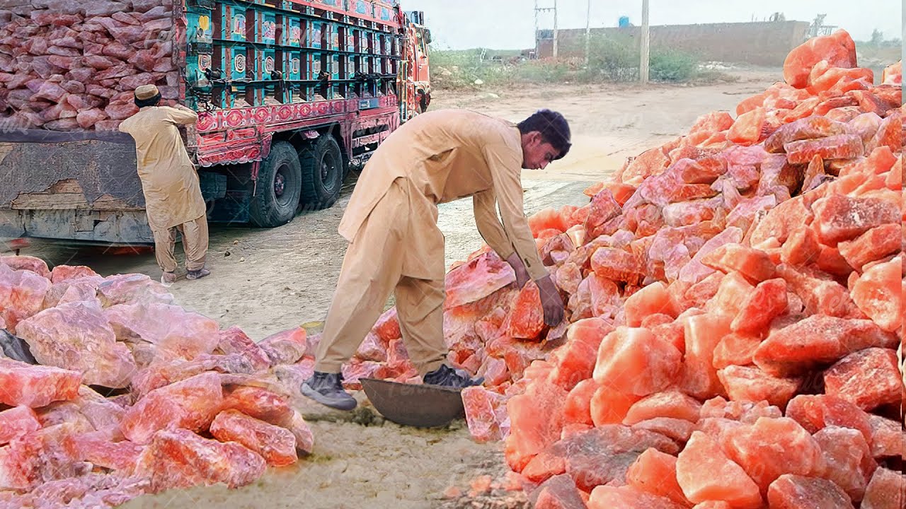 how-they-mine-tons-of-himalayan-salt-deep-inside-mountain