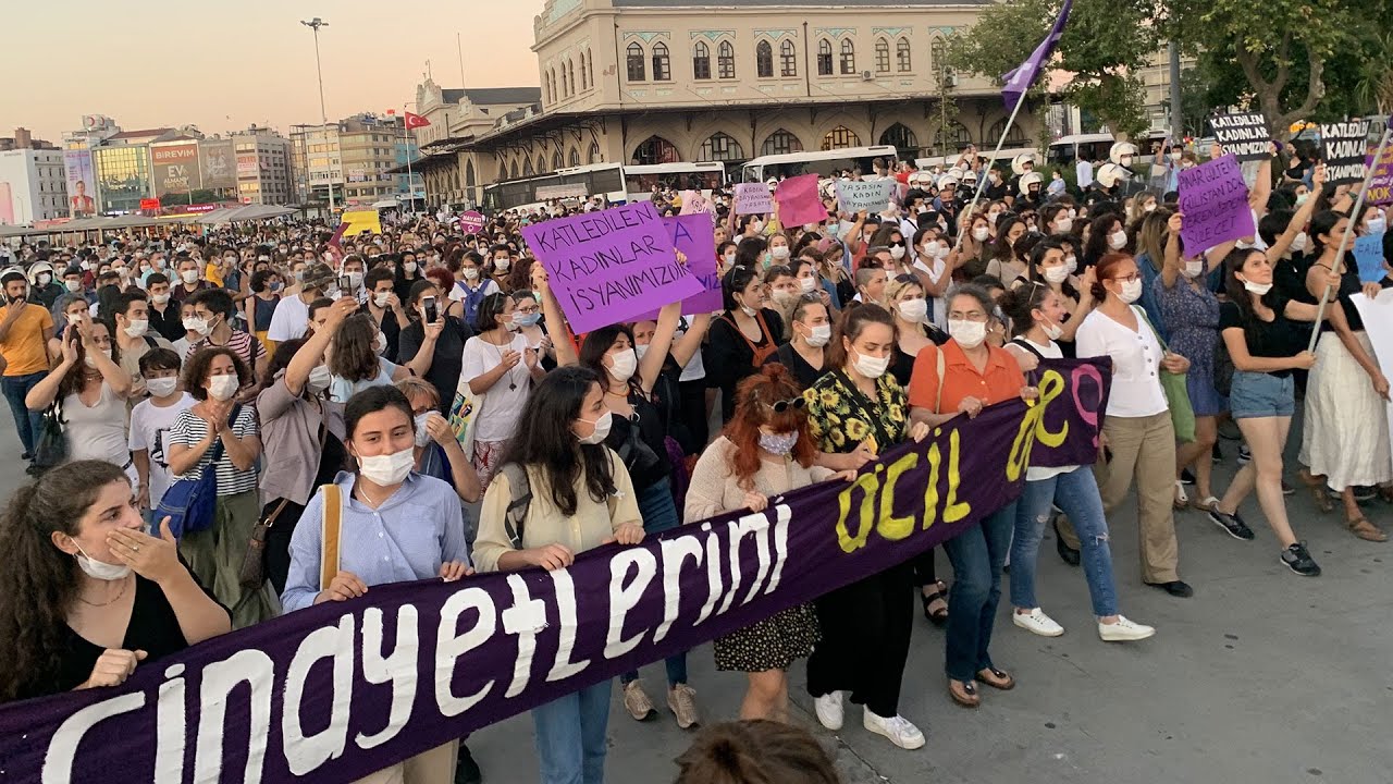 Kadıköy'de kadınlardan Pınar Gültekin eylemi