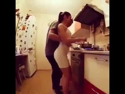 Seksi dans esliginde yemek yapmak +18