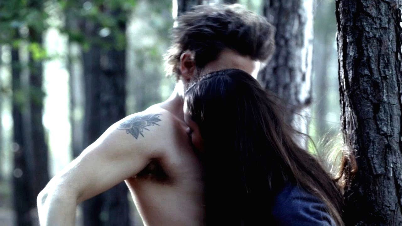 The Vampire Diaries 4x02 Elena And Stefan Make Out In The Woods