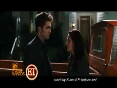 HOT KİSS FİRST SCENE FROM 'TWİLİGHT' SEQUEL 'NEW MOON'!