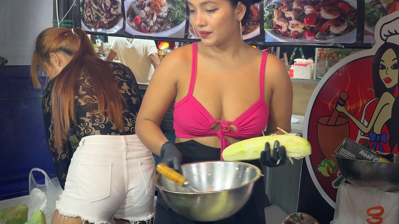 TWO Hardworking Sisters Share Their SECRET Som Tam Recipe | Thai Street Food