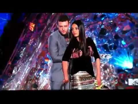 omg-justin-timberlake-mila-kunis-get-touchy-feely-onstage