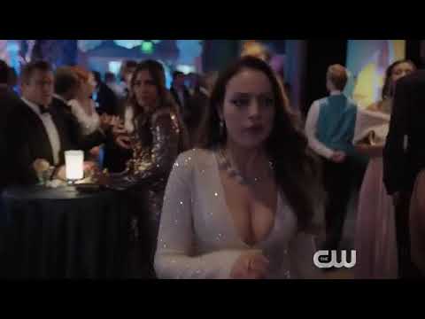 elizabeth-gillies-bouncing-boobs-4