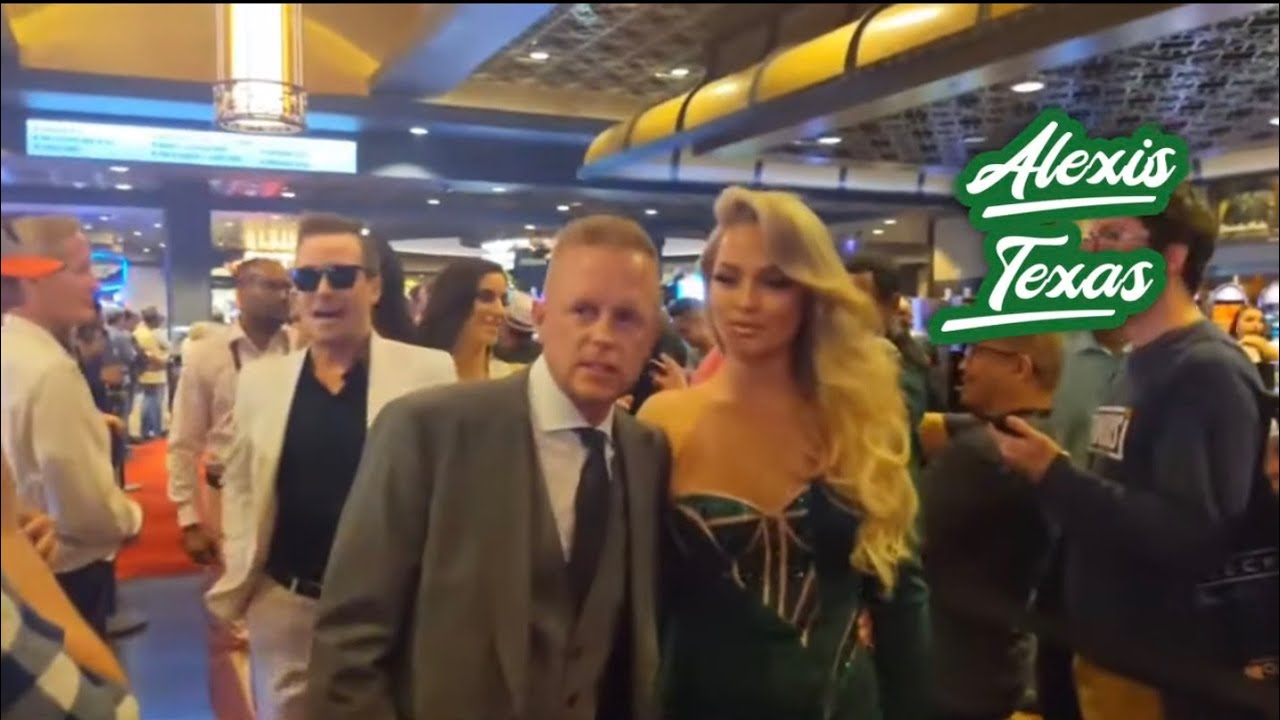 avn-awards-2020-red-carpet-pt-19-alexis-texas-natalia-starr-sizi-sev-autumn-falls-dana-dearmond