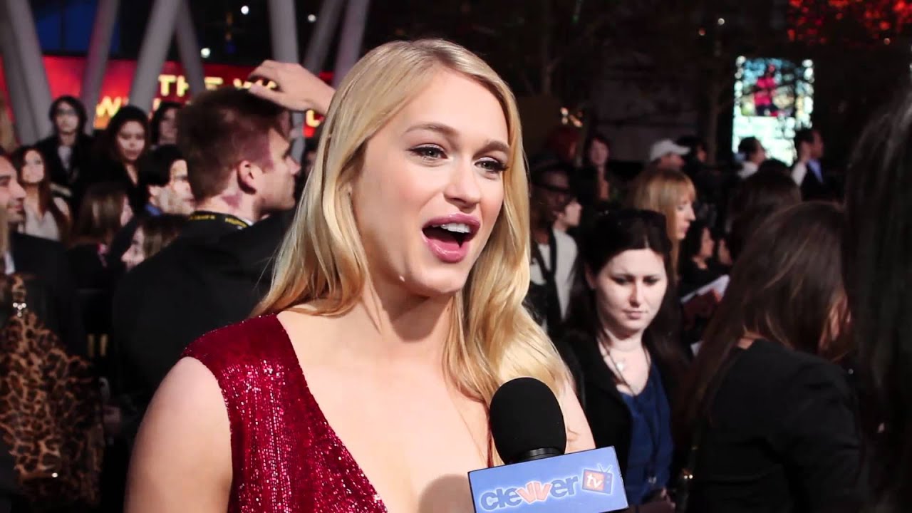 leven rambin (glimmer) - the hunger games premiere ınterview