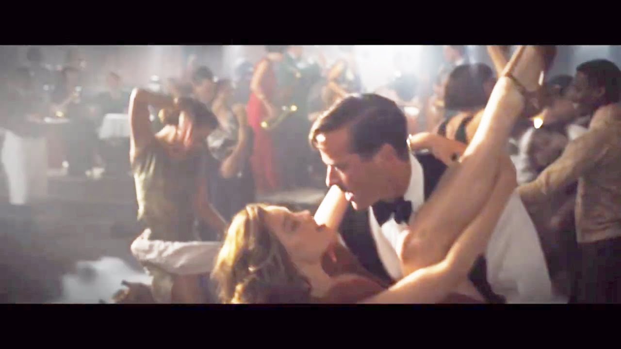 death-on-the-nile-jackie-simon-dance-scene-l-emma-mackey-armie-hammer