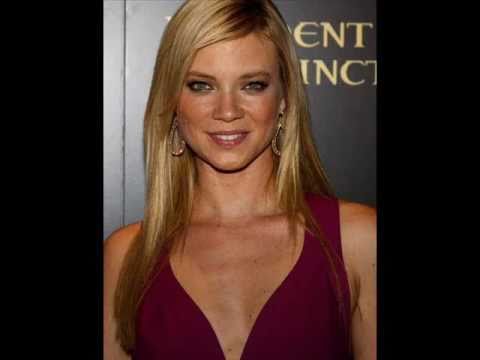 Amy Smart Hot and Sexy Pictures