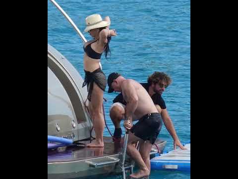 BİLLİONAİRE JEFF BEZOS CANOODLES WİTH GİRLFRİEND LAUREN SáNCHEZ ON YACHT İN ST.BARTS END OF DECEMBER