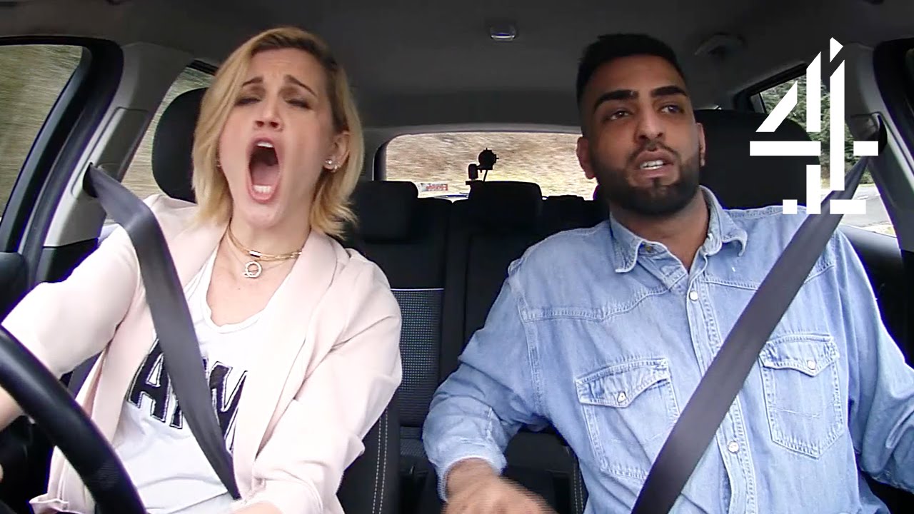 ASHLEY ROBERTS HAS SOME SERİOUS ROAD RAGE