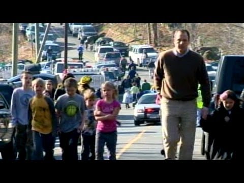 TRAGEDY AT SANDY HOOK ELEMENTARY SCHOOL: WHAT HAPPENED DURİNG NEWTOWN, CONNECTİCUT SHOOTİNG?