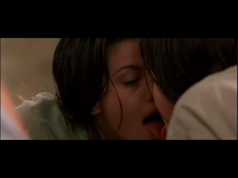 Liv Tyler | Stealing Beauty mirror kissing scene