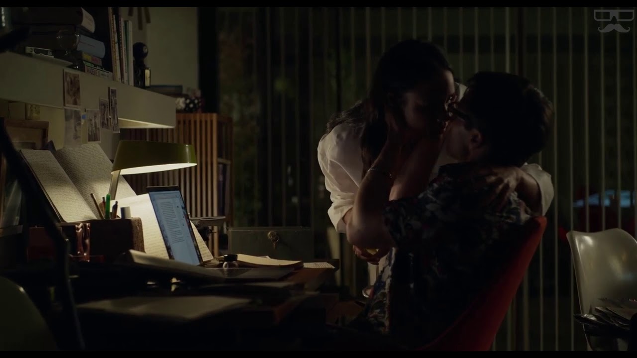 Jake Gyllenhaal and Zawe Ashton Hot Kissing Scene in Velvet Buzzsaw!! (4K Ultra HD)