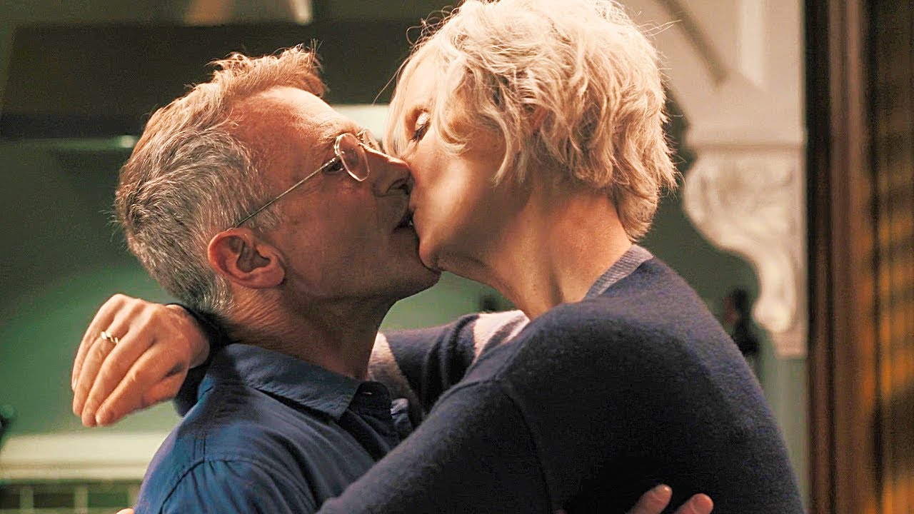 And Just Like That 1x07 / Kiss Scene — Miranda and Steve (Cynthia Nixon and David Eigenberg)