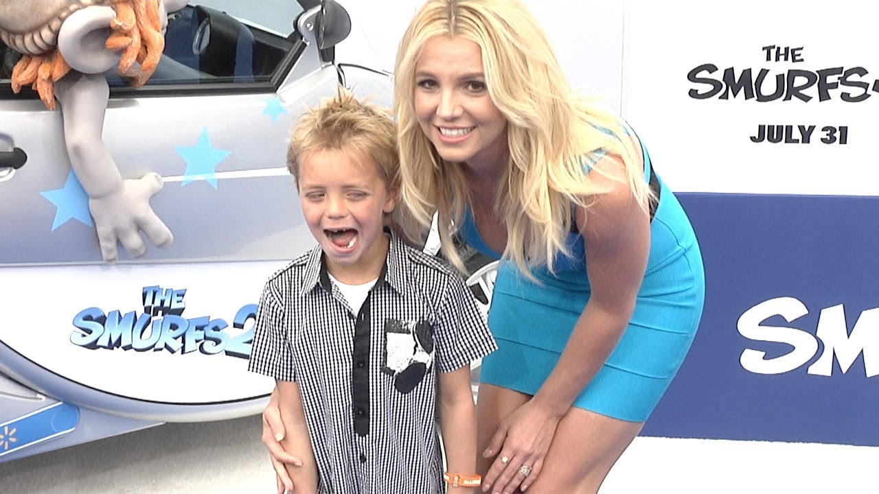 Britney Spears HOT MOM! to 'The Smurfs 2' Los Angeles Premiere Arrivals