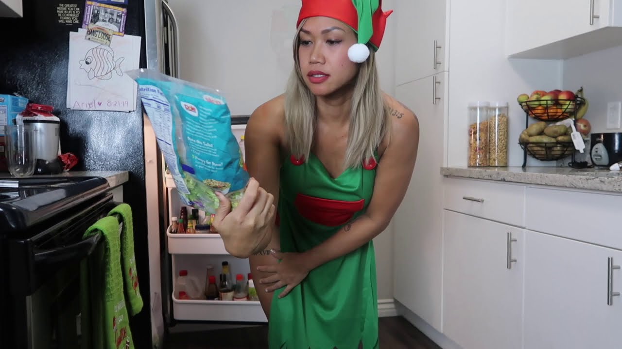 MAKING DINNER | NEW ELF APRON!! | COOKING WITH ATQ - QUICK EASY SALAD