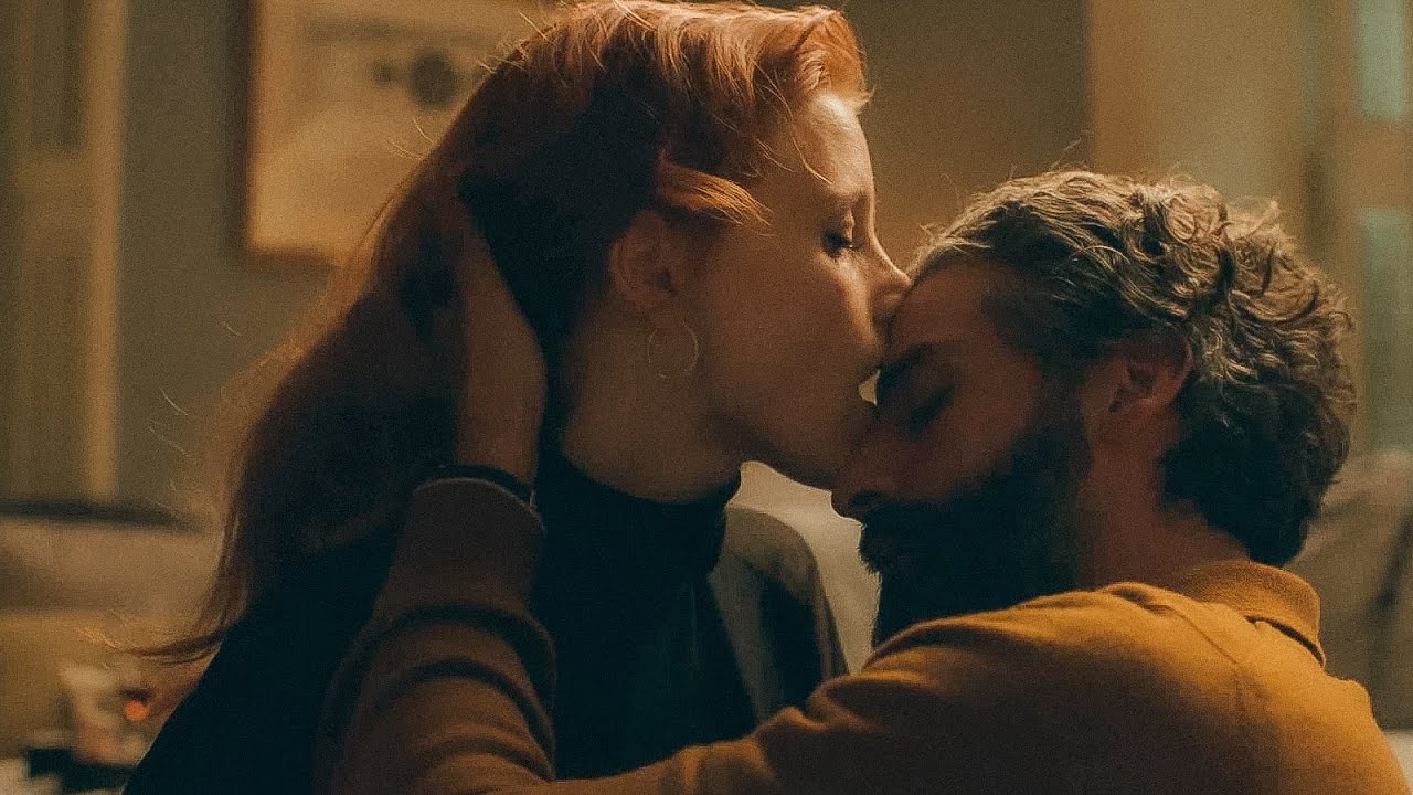 Scenes From a Marriage 1x03 Mira and Jonathan kiss (Jessica Chastain, Oscar Isaac)