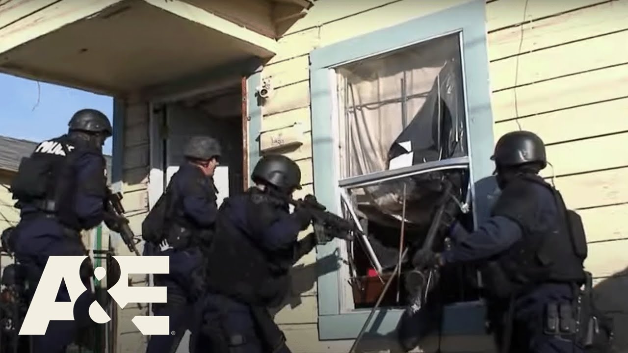 Dallas SWAT: Police Raid Drug House For The NINTH Time | AE