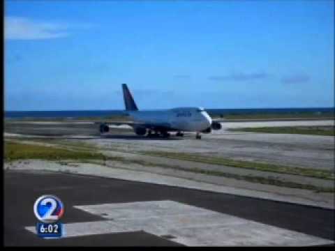 Delta Airlines Emergency landing at Midway island