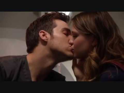 Melissa Benoist   Chris Wood  Screen Kiss   Supergirl x