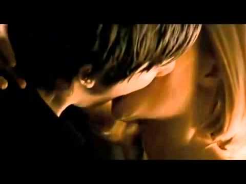 Jim Sturgess and Kate Bosworth in 21 - love scene