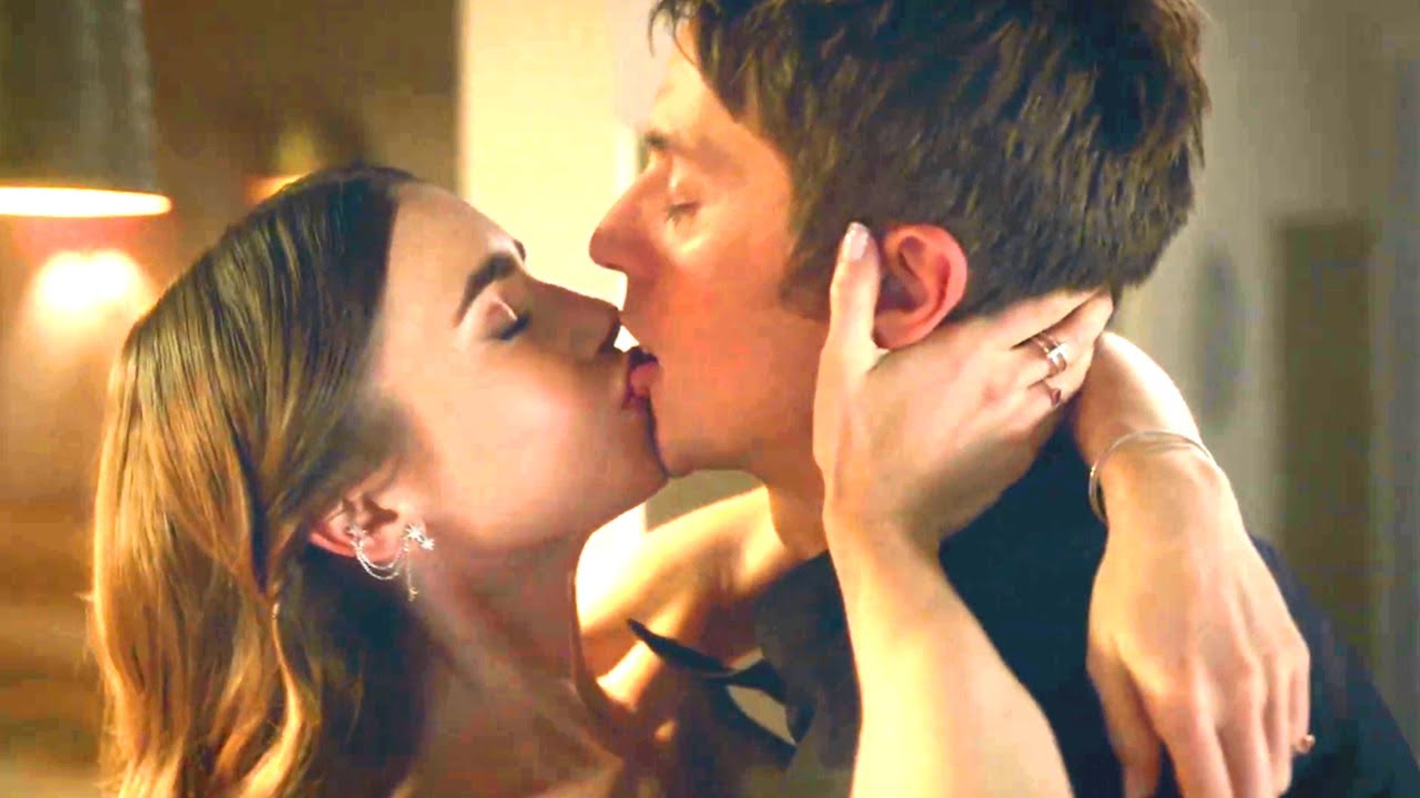 Emily in Paris Season 2 / Kiss Scene - Emily and Gabriel (Lily Collins and Lucas Bravo)