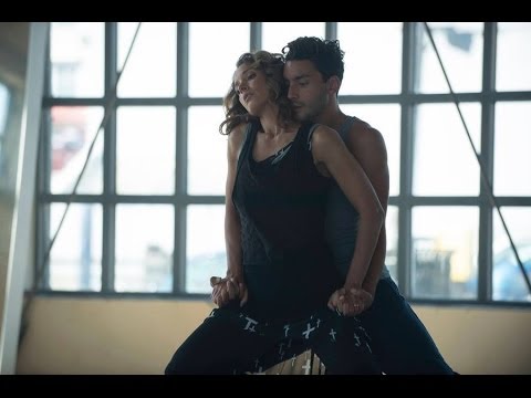 EXTENDED DANCE SCENE JENNİFER BEALS AND ROBERT ROLDAN İN 'MOTİVE'