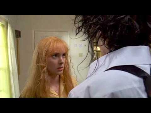 Winona Ryder and Jhonny deep in Edward scissorhands (1990)