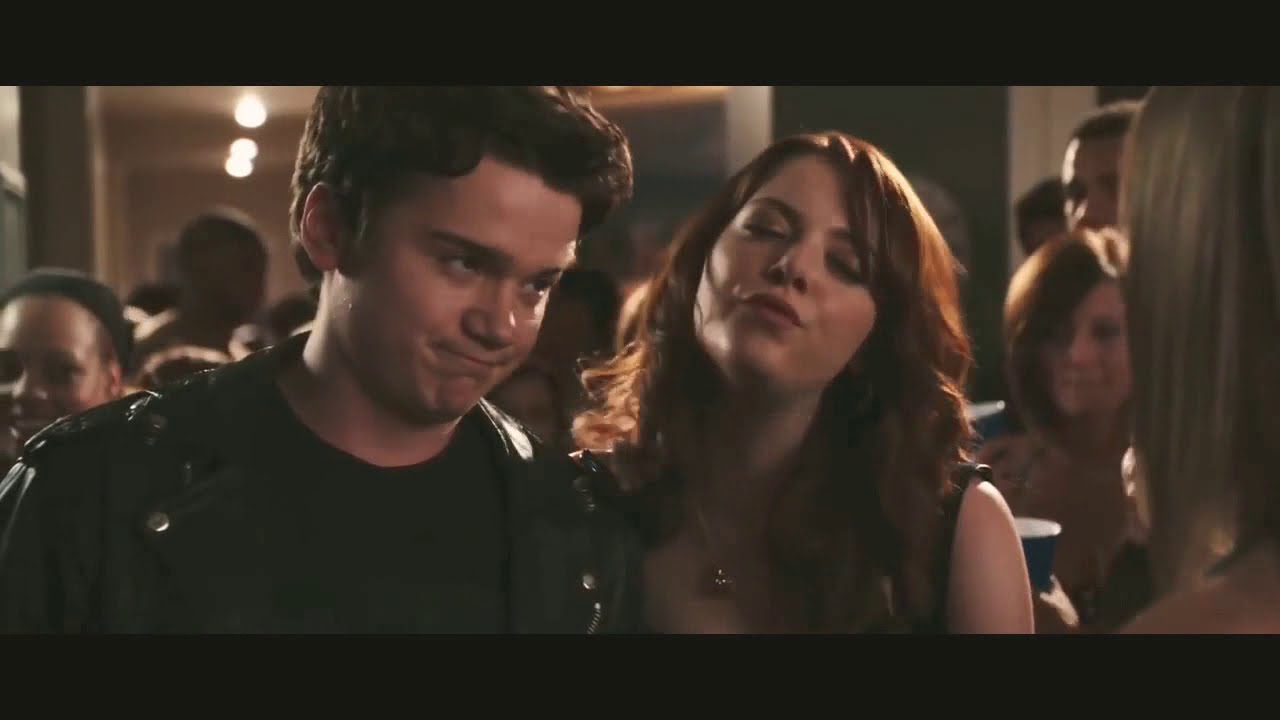 EMMA STONE - SEXY SCENE ON EASY A | FAKİNG İT